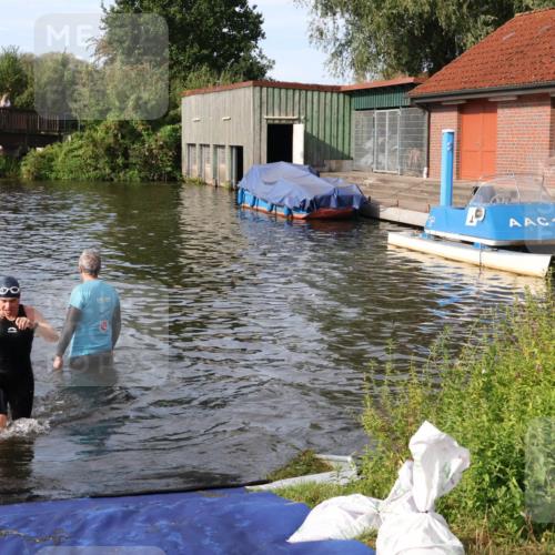 31.08.2025 - Elbe Triathlon Hamburg Luisa Fischer http://msf.ph/oto/8682143 31.08.2025 09:38:36 Schwimmen 832 meine-sportfotos.de