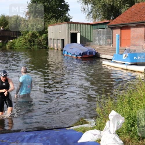 31.08.2025 - Elbe Triathlon Hamburg Luisa Fischer http://msf.ph/oto/8682145 31.08.2025 09:38:36 Schwimmen 832 meine-sportfotos.de