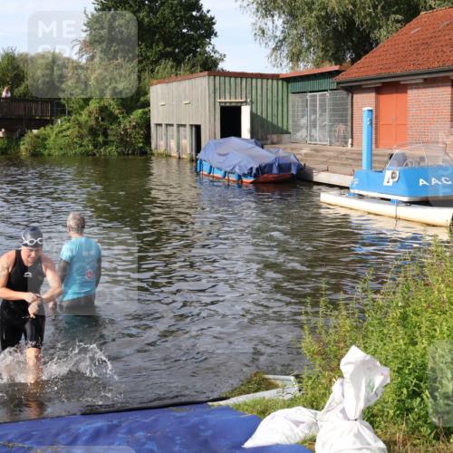 31.08.2025 - Elbe Triathlon Hamburg Luisa Fischer http://msf.ph/oto/8682146 31.08.2025 09:38:36 Schwimmen 832 meine-sportfotos.de