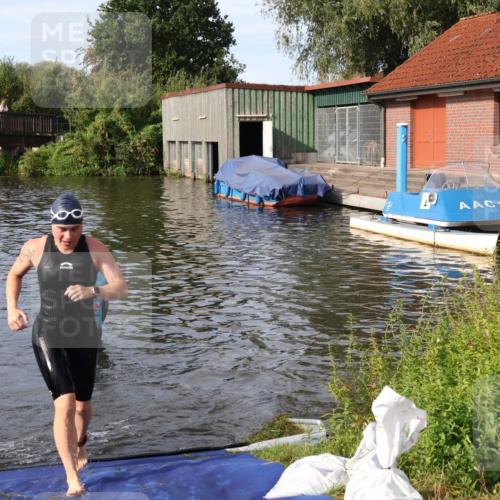 31.08.2025 - Elbe Triathlon Hamburg Luisa Fischer http://msf.ph/oto/8682154 31.08.2025 09:38:38 Schwimmen 832 meine-sportfotos.de