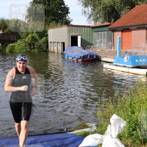 31.08.2025 - Elbe Triathlon Hamburg Luisa Fischer http://msf.ph/oto/8682156 31.08.2025 09:38:38 Schwimmen 832 meine-sportfotos.de