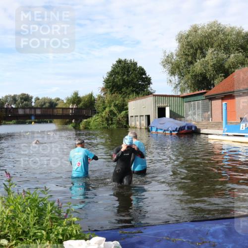 31.08.2025 - Elbe Triathlon Hamburg Luisa Fischer http://msf.ph/oto/8682170 31.08.2025 09:39:13 Schwimmen 806 meine-sportfotos.de
