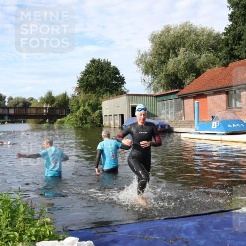 31.08.2025 - Elbe Triathlon Hamburg Luisa Fischer http://msf.ph/oto/8682178 31.08.2025 09:39:15 Schwimmen 806 meine-sportfotos.de