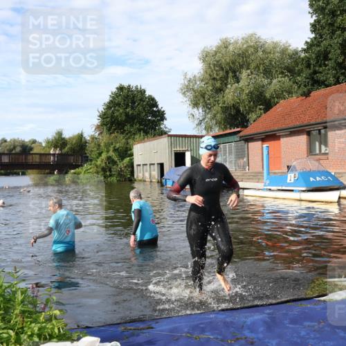 31.08.2025 - Elbe Triathlon Hamburg Luisa Fischer http://msf.ph/oto/8682181 31.08.2025 09:39:15 Schwimmen 806 meine-sportfotos.de