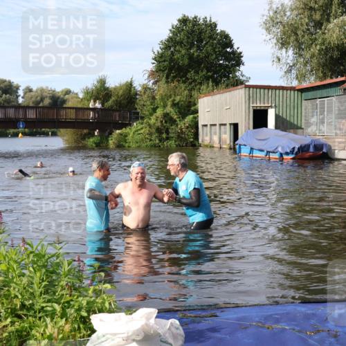 31.08.2025 - Elbe Triathlon Hamburg Luisa Fischer http://msf.ph/oto/8682197 31.08.2025 09:39:44 Schwimmen 758 meine-sportfotos.de