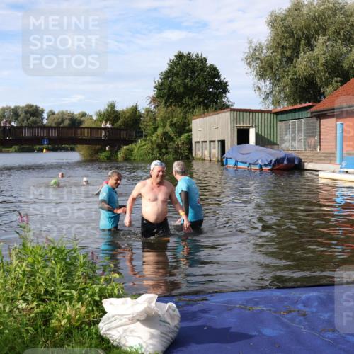 31.08.2025 - Elbe Triathlon Hamburg Luisa Fischer http://msf.ph/oto/8682202 31.08.2025 09:39:45 Schwimmen 758 meine-sportfotos.de