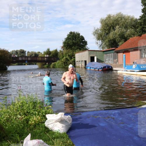 31.08.2025 - Elbe Triathlon Hamburg Luisa Fischer http://msf.ph/oto/8682206 31.08.2025 09:39:46 Schwimmen 758 meine-sportfotos.de