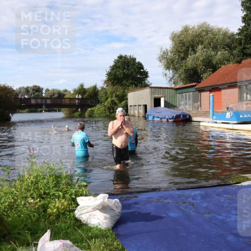 31.08.2025 - Elbe Triathlon Hamburg Luisa Fischer http://msf.ph/oto/8682208 31.08.2025 09:39:46 Schwimmen 758 meine-sportfotos.de