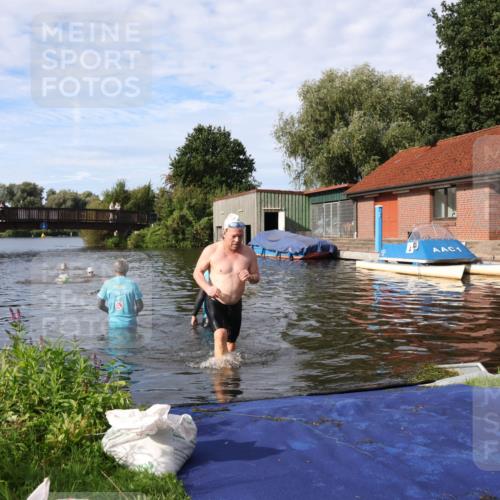 31.08.2025 - Elbe Triathlon Hamburg Luisa Fischer http://msf.ph/oto/8682213 31.08.2025 09:39:47 Schwimmen 758 meine-sportfotos.de