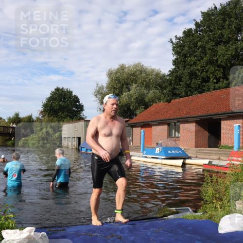 31.08.2025 - Elbe Triathlon Hamburg Luisa Fischer http://msf.ph/oto/8682224 31.08.2025 09:39:49 Schwimmen 758, 818 meine-sportfotos.de