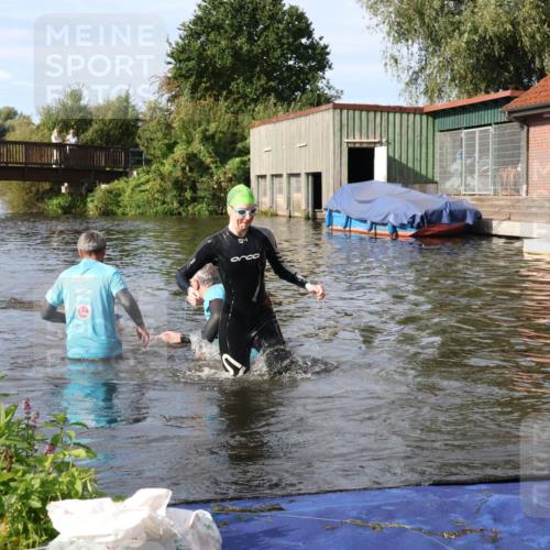 31.08.2025 - Elbe Triathlon Hamburg Luisa Fischer http://msf.ph/oto/8682240 31.08.2025 09:40:02 Schwimmen 818, 874, 877 meine-sportfotos.de