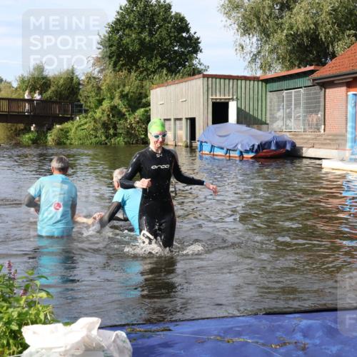31.08.2025 - Elbe Triathlon Hamburg Luisa Fischer http://msf.ph/oto/8682241 31.08.2025 09:40:02 Schwimmen 818, 874, 877 meine-sportfotos.de
