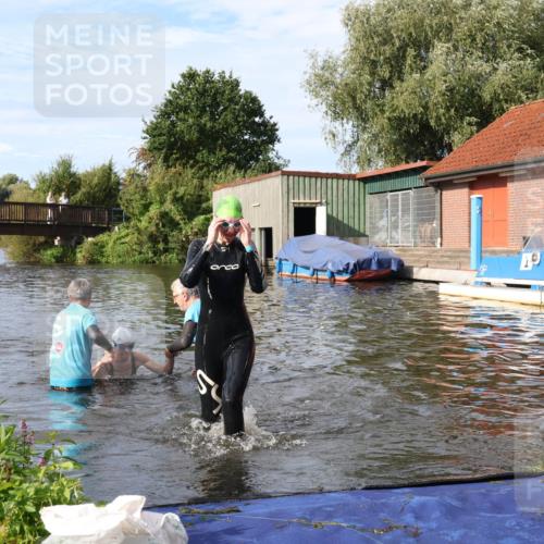 31.08.2025 - Elbe Triathlon Hamburg Luisa Fischer http://msf.ph/oto/8682248 31.08.2025 09:40:04 Schwimmen 796, 874, 877 meine-sportfotos.de