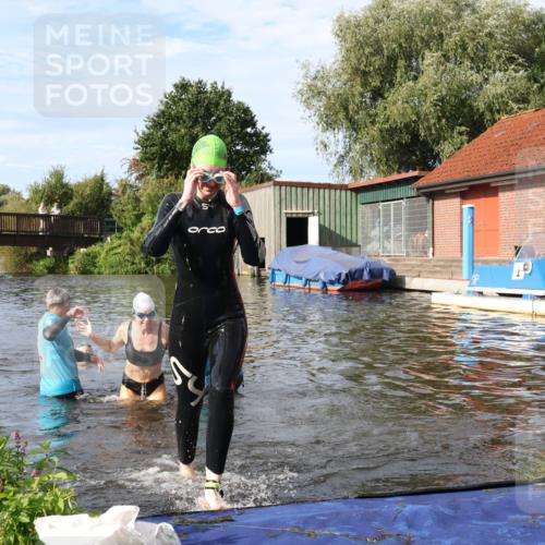 31.08.2025 - Elbe Triathlon Hamburg Luisa Fischer http://msf.ph/oto/8682251 31.08.2025 09:40:05 Schwimmen 796, 874, 877 meine-sportfotos.de