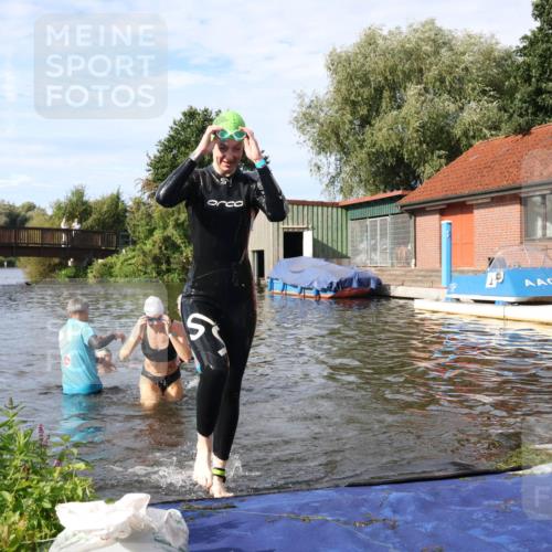31.08.2025 - Elbe Triathlon Hamburg Luisa Fischer http://msf.ph/oto/8682252 31.08.2025 09:40:05 Schwimmen 796, 874, 877 meine-sportfotos.de