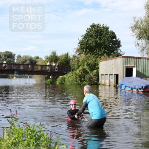 31.08.2025 - Elbe Triathlon Hamburg Luisa Fischer http://msf.ph/oto/8682302 31.08.2025 09:41:50 Schwimmen 841 meine-sportfotos.de