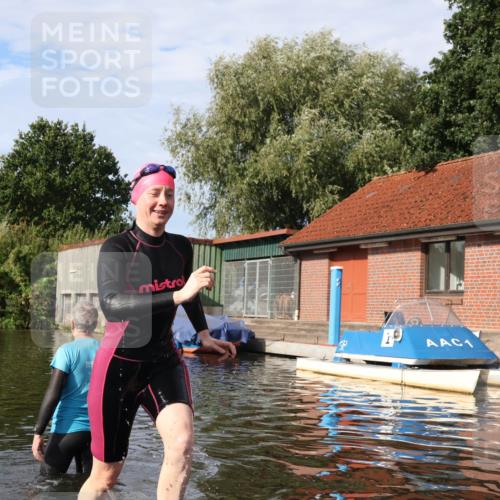 31.08.2025 - Elbe Triathlon Hamburg Luisa Fischer http://msf.ph/oto/8682323 31.08.2025 09:41:53 Schwimmen 841 meine-sportfotos.de