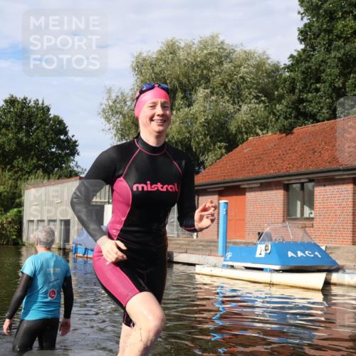 31.08.2025 - Elbe Triathlon Hamburg Luisa Fischer http://msf.ph/oto/8682324 31.08.2025 09:41:54 Schwimmen 841 meine-sportfotos.de
