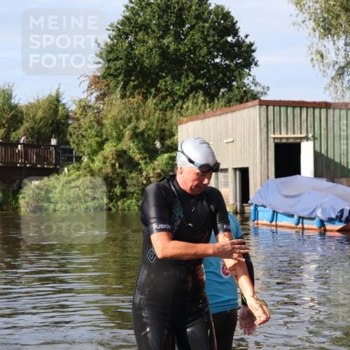 31.08.2025 - Elbe Triathlon Hamburg Luisa Fischer http://msf.ph/oto/8682342 31.08.2025 09:44:19 Schwimmen 923 meine-sportfotos.de