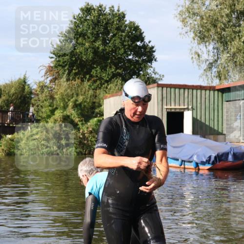 31.08.2025 - Elbe Triathlon Hamburg Luisa Fischer http://msf.ph/oto/8682345 31.08.2025 09:44:20 Schwimmen 923 meine-sportfotos.de