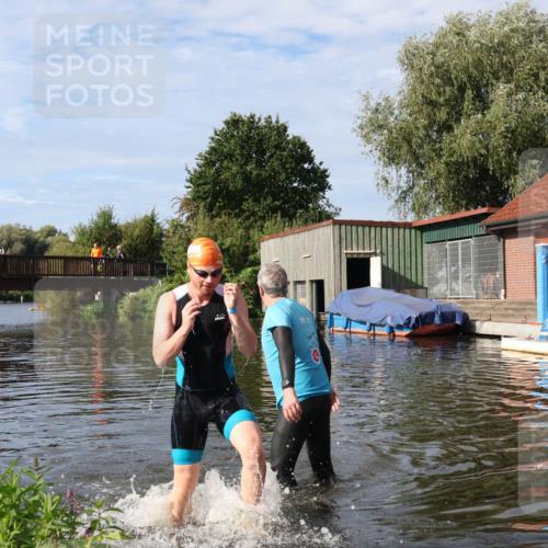 31.08.2025 - Elbe Triathlon Hamburg Luisa Fischer http://msf.ph/oto/8682385 31.08.2025 09:47:01 Schwimmen 928 meine-sportfotos.de