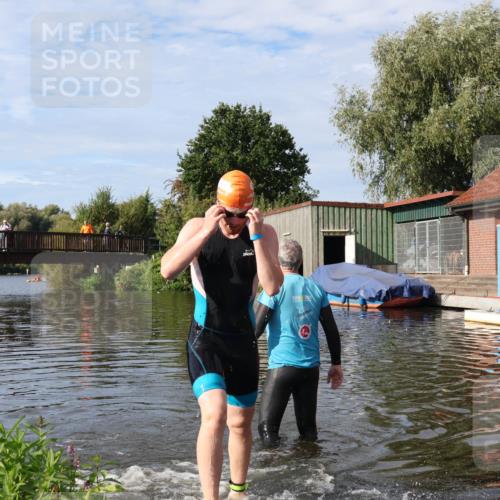 31.08.2025 - Elbe Triathlon Hamburg Luisa Fischer http://msf.ph/oto/8682388 31.08.2025 09:47:01 Schwimmen 928 meine-sportfotos.de