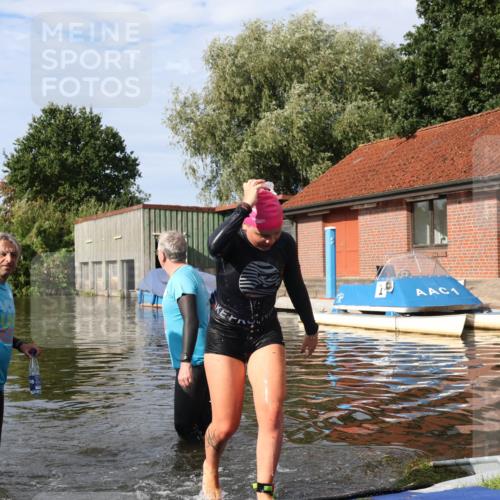 31.08.2025 - Elbe Triathlon Hamburg Luisa Fischer http://msf.ph/oto/8682406 31.08.2025 09:48:44 Schwimmen 782 meine-sportfotos.de