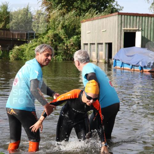 31.08.2025 - Elbe Triathlon Hamburg Luisa Fischer http://msf.ph/oto/8682448 31.08.2025 09:51:32 Schwimmen 401, 794 meine-sportfotos.de