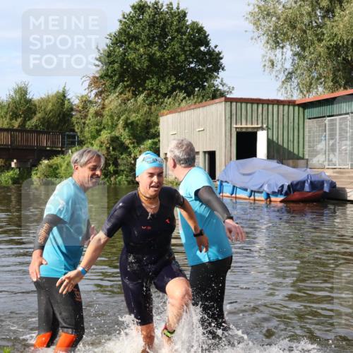 31.08.2025 - Elbe Triathlon Hamburg Luisa Fischer http://msf.ph/oto/8682466 31.08.2025 09:51:36 Schwimmen 401, 794 meine-sportfotos.de