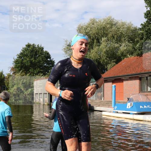 31.08.2025 - Elbe Triathlon Hamburg Luisa Fischer http://msf.ph/oto/8682474 31.08.2025 09:51:37 Schwimmen 401, 794 meine-sportfotos.de