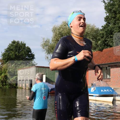 31.08.2025 - Elbe Triathlon Hamburg Luisa Fischer http://msf.ph/oto/8682476 31.08.2025 09:51:38 Schwimmen 401, 794 meine-sportfotos.de