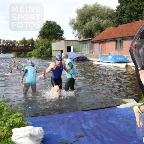 31.08.2025 - Elbe Triathlon Hamburg Luisa Fischer http://msf.ph/oto/8682480 31.08.2025 10:10:38 Schwimmen 942, 965, 968, 1078, 1085, 1091 meine-sportfotos.de