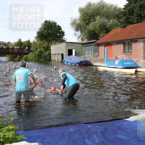 31.08.2025 - Elbe Triathlon Hamburg Luisa Fischer http://msf.ph/oto/8682492 31.08.2025 10:10:40 Schwimmen 942, 960, 965, 968, 1070, 1078, 1085, 1091, 1106 meine-sportfotos.de