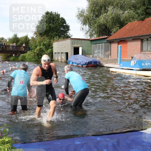 31.08.2025 - Elbe Triathlon Hamburg Luisa Fischer http://msf.ph/oto/8682499 31.08.2025 10:10:41 Schwimmen 942, 960, 965, 968, 998, 1033, 1070, 1078, 1085, 1091, 1106 meine-sportfotos.de