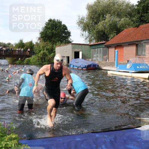 31.08.2025 - Elbe Triathlon Hamburg Luisa Fischer http://msf.ph/oto/8682500 31.08.2025 10:10:42 Schwimmen 942, 960, 965, 968, 998, 1033, 1070, 1078, 1085, 1106 meine-sportfotos.de