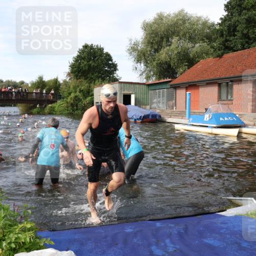 31.08.2025 - Elbe Triathlon Hamburg Luisa Fischer http://msf.ph/oto/8682502 31.08.2025 10:10:42 Schwimmen 942, 960, 965, 968, 998, 1033, 1070, 1078, 1085, 1106 meine-sportfotos.de