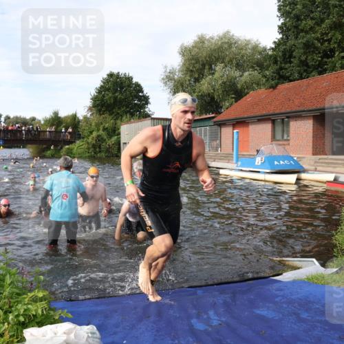 31.08.2025 - Elbe Triathlon Hamburg Luisa Fischer http://msf.ph/oto/8682504 31.08.2025 10:10:42 Schwimmen 942, 960, 965, 968, 998, 1033, 1070, 1078, 1085, 1106 meine-sportfotos.de