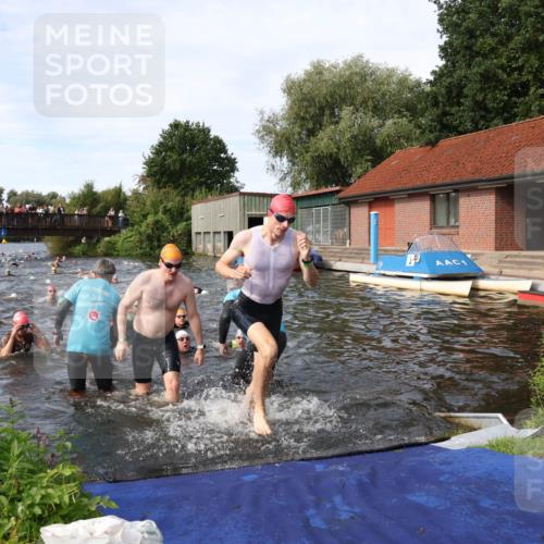 31.08.2025 - Elbe Triathlon Hamburg Luisa Fischer http://msf.ph/oto/8682512 31.08.2025 10:10:44 Schwimmen 950, 960, 965, 968, 971, 998, 1033, 1042, 1070, 1078, 1085, 1106 meine-sportfotos.de
