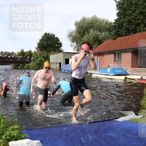 31.08.2025 - Elbe Triathlon Hamburg Luisa Fischer http://msf.ph/oto/8682513 31.08.2025 10:10:44 Schwimmen 950, 960, 965, 968, 971, 998, 1033, 1042, 1070, 1078, 1085, 1106 meine-sportfotos.de