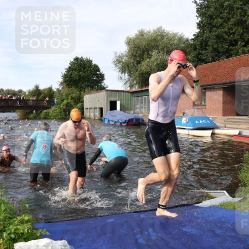 31.08.2025 - Elbe Triathlon Hamburg Luisa Fischer http://msf.ph/oto/8682515 31.08.2025 10:10:44 Schwimmen 950, 960, 965, 968, 971, 998, 1033, 1042, 1070, 1078, 1085, 1106 meine-sportfotos.de