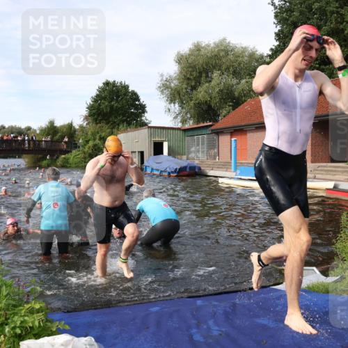 31.08.2025 - Elbe Triathlon Hamburg Luisa Fischer http://msf.ph/oto/8682517 31.08.2025 10:10:45 Schwimmen 950, 960, 965, 968, 971, 998, 1033, 1037, 1042, 1070, 1078, 1085, 1106 meine-sportfotos.de