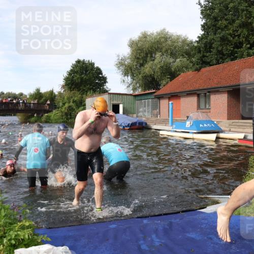 31.08.2025 - Elbe Triathlon Hamburg Luisa Fischer http://msf.ph/oto/8682519 31.08.2025 10:10:45 Schwimmen 950, 960, 965, 968, 971, 998, 1033, 1037, 1042, 1070, 1078, 1085, 1106 meine-sportfotos.de