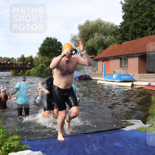 31.08.2025 - Elbe Triathlon Hamburg Luisa Fischer http://msf.ph/oto/8682522 31.08.2025 10:10:46 Schwimmen 950, 960, 965, 968, 971, 998, 1009, 1033, 1037, 1042, 1070, 1078, 1085, 1106 meine-sportfotos.de