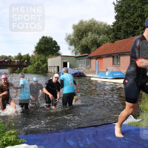 31.08.2025 - Elbe Triathlon Hamburg Luisa Fischer http://msf.ph/oto/8682529 31.08.2025 10:10:47 Schwimmen 950, 960, 965, 968, 971, 998, 1005, 1009, 1033, 1037, 1042, 1070, 1077, 1078, 1106 meine-sportfotos.de