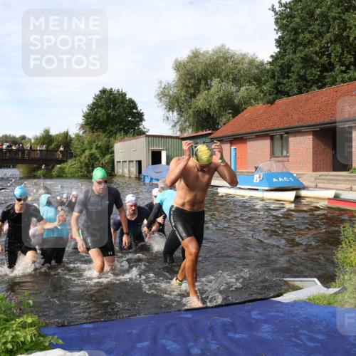 31.08.2025 - Elbe Triathlon Hamburg Luisa Fischer http://msf.ph/oto/8682571 31.08.2025 10:10:54 Schwimmen 947, 950, 961, 971, 974, 984, 998, 1005, 1009, 1024, 1033, 1037, 1042, 1051, 1070, 1077, 1081, 1106 meine-sportfotos.de