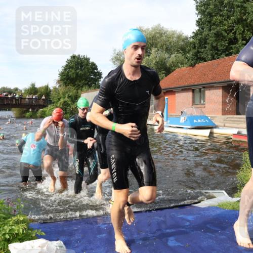 31.08.2025 - Elbe Triathlon Hamburg Luisa Fischer http://msf.ph/oto/8682582 31.08.2025 10:10:57 Schwimmen 939, 947, 950, 961, 971, 974, 984, 1005, 1009, 1024, 1037, 1042, 1051, 1063, 1077, 1081 meine-sportfotos.de