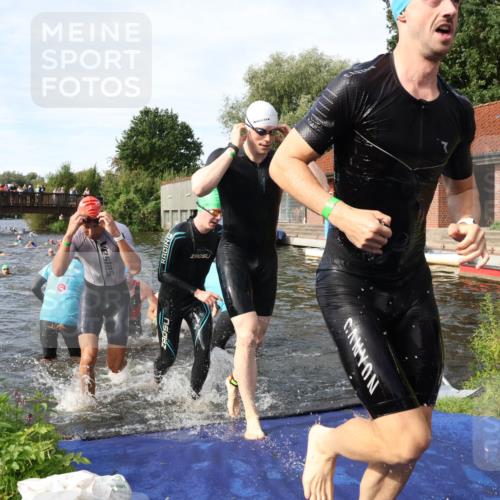 31.08.2025 - Elbe Triathlon Hamburg Luisa Fischer http://msf.ph/oto/8682584 31.08.2025 10:10:57 Schwimmen 939, 947, 950, 961, 971, 974, 984, 1005, 1009, 1024, 1037, 1042, 1051, 1063, 1077, 1081 meine-sportfotos.de