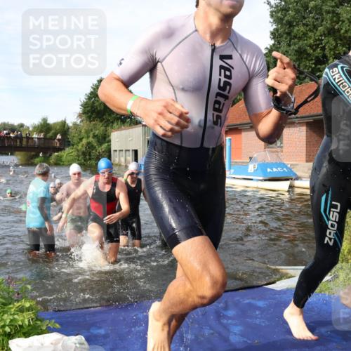 31.08.2025 - Elbe Triathlon Hamburg Luisa Fischer http://msf.ph/oto/8682591 31.08.2025 10:10:59 Schwimmen 939, 947, 955, 961, 974, 984, 1005, 1009, 1024, 1037, 1051, 1063, 1077, 1081 meine-sportfotos.de