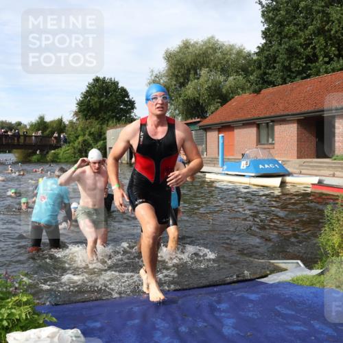 31.08.2025 - Elbe Triathlon Hamburg Luisa Fischer http://msf.ph/oto/8682597 31.08.2025 10:11:00 Schwimmen 939, 947, 955, 961, 974, 984, 1005, 1009, 1024, 1051, 1063, 1077, 1081, 1099 meine-sportfotos.de