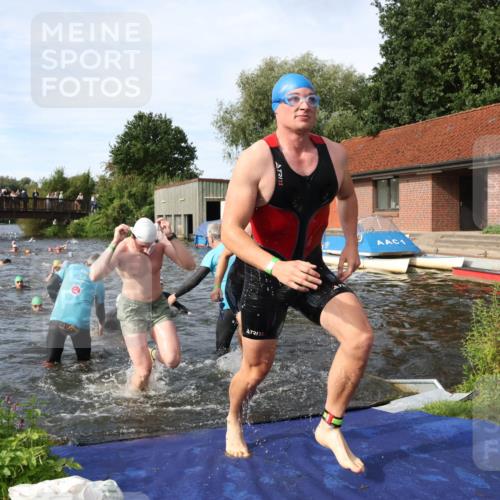 31.08.2025 - Elbe Triathlon Hamburg Luisa Fischer http://msf.ph/oto/8682599 31.08.2025 10:11:00 Schwimmen 939, 947, 955, 961, 974, 984, 1005, 1009, 1024, 1051, 1063, 1077, 1081, 1099 meine-sportfotos.de